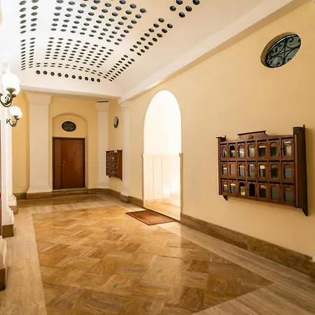 Dimora Colosseum Luxe - Jacuzzi & Private Patio Apartament *