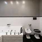 Dimora Colosseum Luxe - Jacuzzi & Private Patio Apartment *