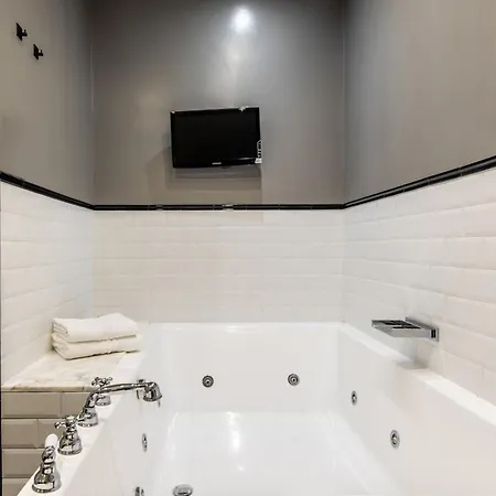 Dimora Luxe Colosseum With Jacuzzi *