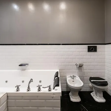 Dimora Luxe Colosseum With Jacuzzi Apartment *