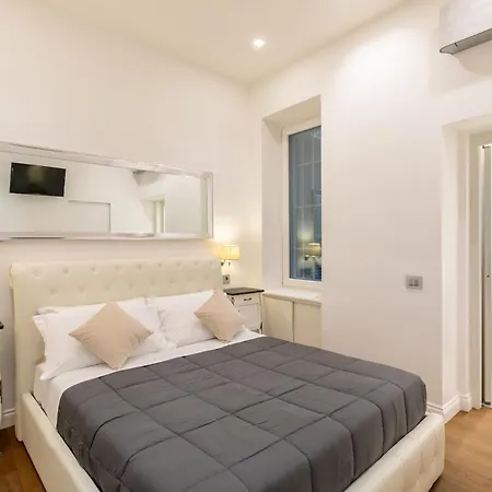 Dimora Luxe Colosseum With Jacuzzi Apartment *