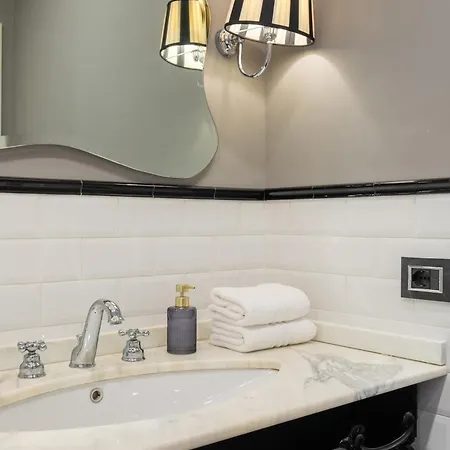 Dimora Colosseum Luxe - Jacuzzi & Private Patio *