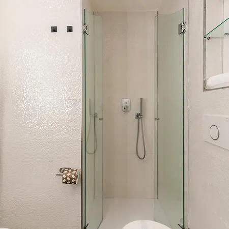 Dimora Luxe Colosseum With Jacuzzi Apartment