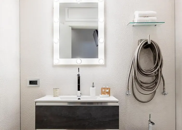 Dimora Colosseum Luxe - Jacuzzi & Private Patio