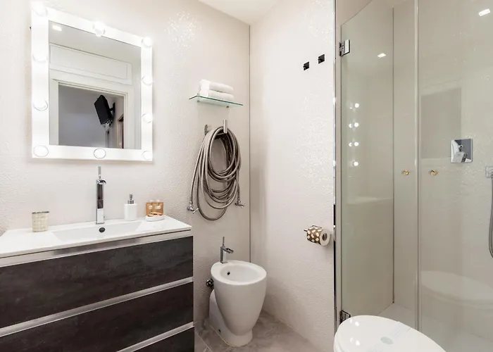 公寓 Dimora Colosseum Luxe - Jacuzzi & Private Patio *