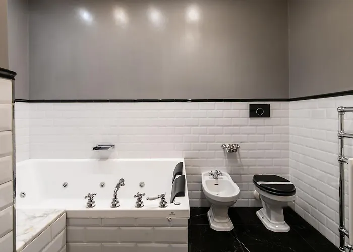 Dimora Colosseum Luxe - Jacuzzi & Private Patio 公寓 *